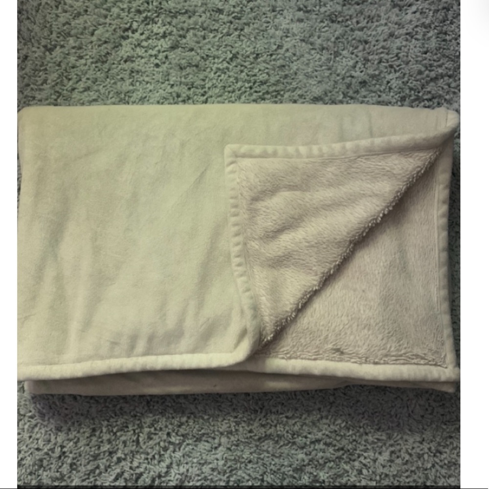 Fluffy Ivory Blanket